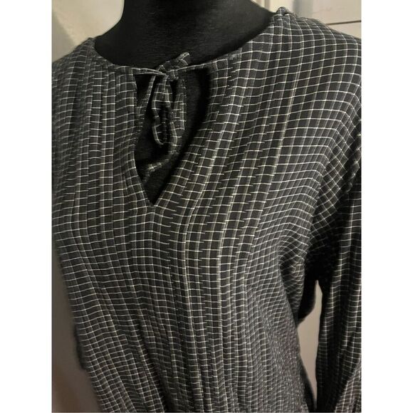 Old Navy Dresses & Skirts - NWOT Old Navy Pleated Tie-Neck Swing Dress size XL